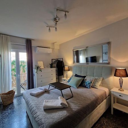 Chic Apt Near Acropolis - Avdi Square أثينا المظهر الخارجي الصورة