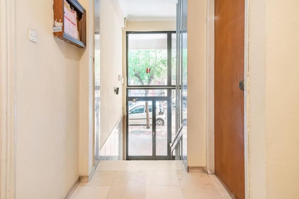 Chic Apt Near Acropolis - Avdi Square أثينا المظهر الخارجي الصورة