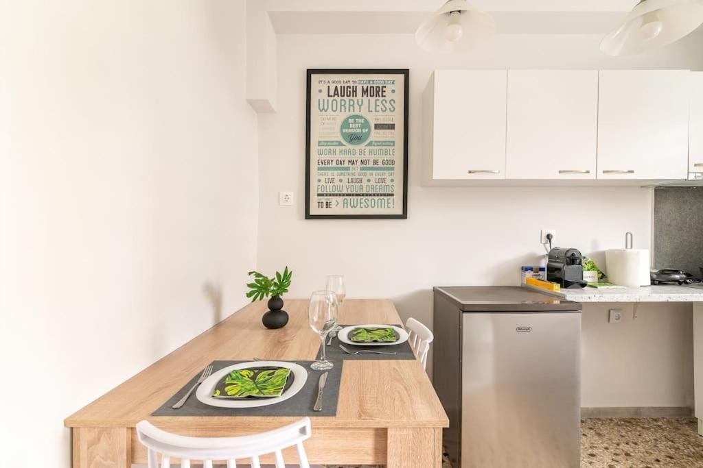 Chic Apt Near Acropolis - Avdi Square أثينا المظهر الخارجي الصورة