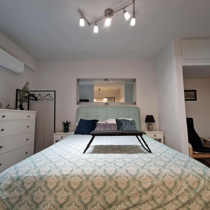 Chic Apt Near Acropolis - Avdi Square أثينا المظهر الخارجي الصورة