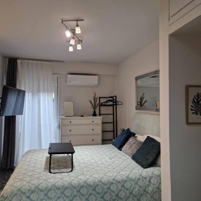 Chic Apt Near Acropolis - Avdi Square أثينا المظهر الخارجي الصورة