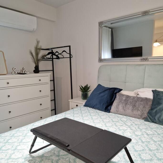 Chic Apt Near Acropolis - Avdi Square أثينا المظهر الخارجي الصورة