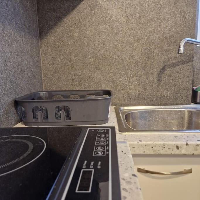Chic Apt Near Acropolis - Avdi Square أثينا المظهر الخارجي الصورة